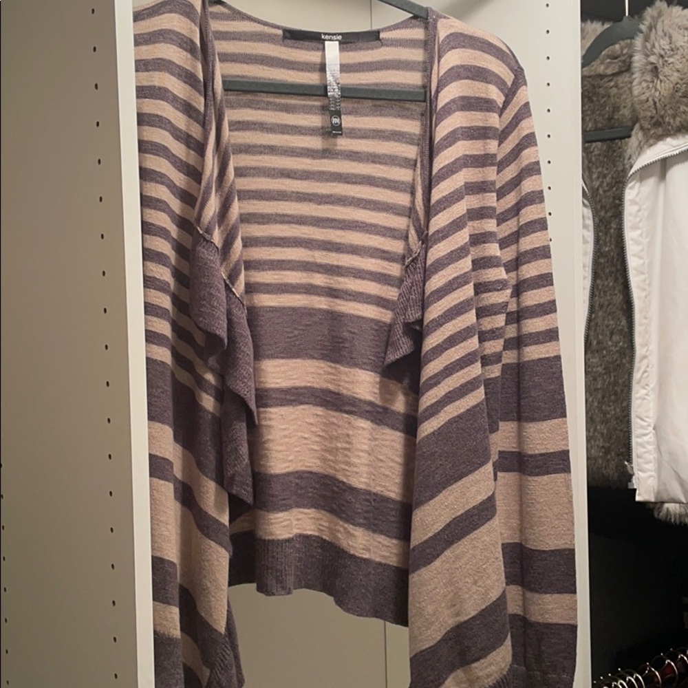 Lightweight sweater, open ruffle front
